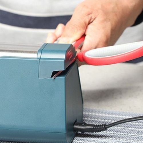 Affûtage précis de ciseaux avec l'affûteur électrique 3 niveaux Pro-précision