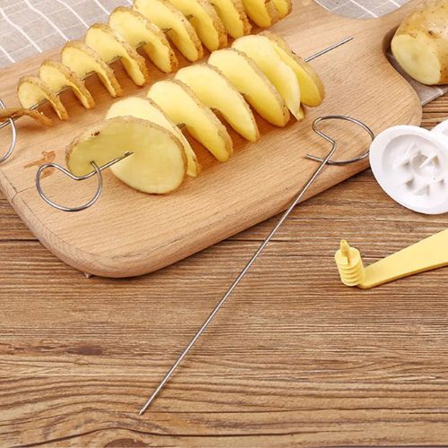 coupe frite rotatif créant pomme de terre en spirale
