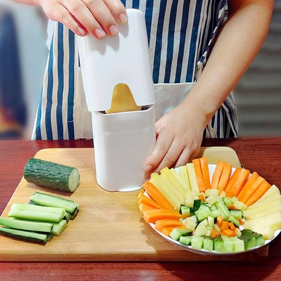 Légumes découpés en julienne avec le coupe légume