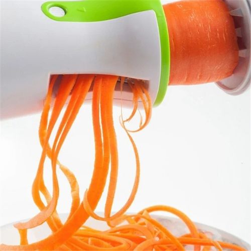 Coupe legumes spirale en action - spirales de courgettes
