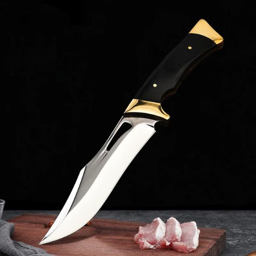 Couteau de cuisine désossant la viande de porc - lame tranchante pour découpe précise
