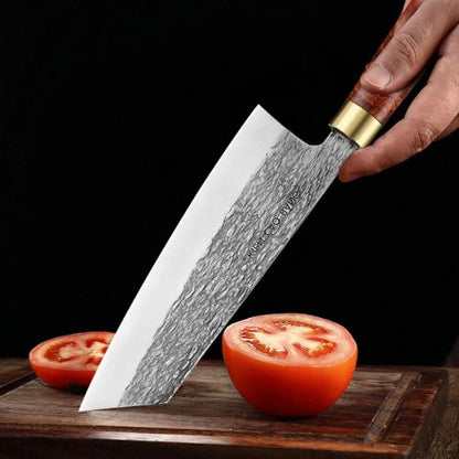 Couteau japonais coupant tomate précisément

