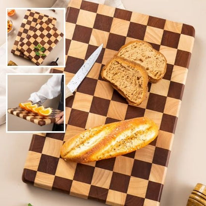 Planche à découper bois damier motif élégant
