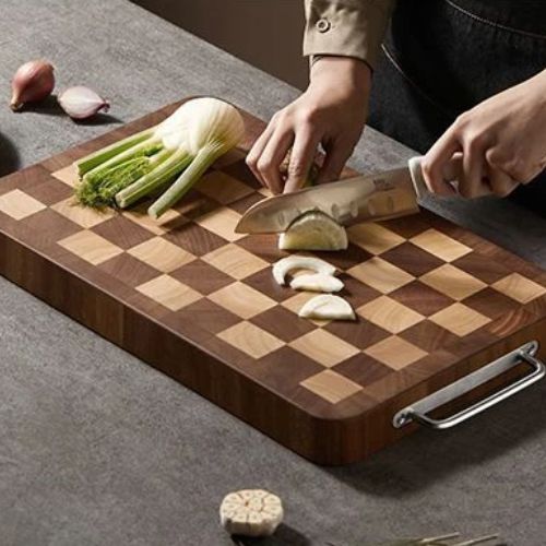 Planche à découper en bois luxe avec patins antidérapants
