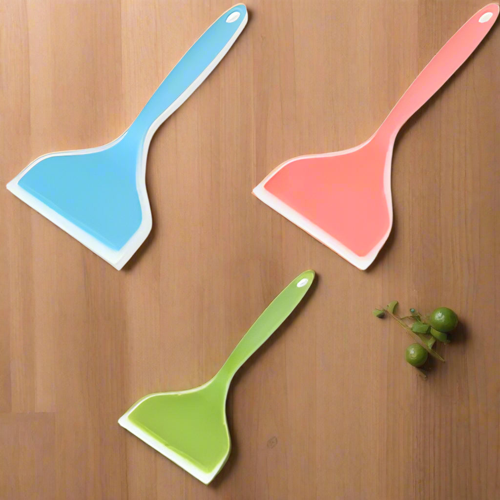 Les trois couleurs de spatule, bleu, rouge et le vert