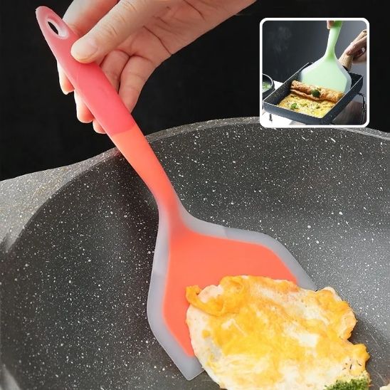 Spatule rouge tournant un œuf.